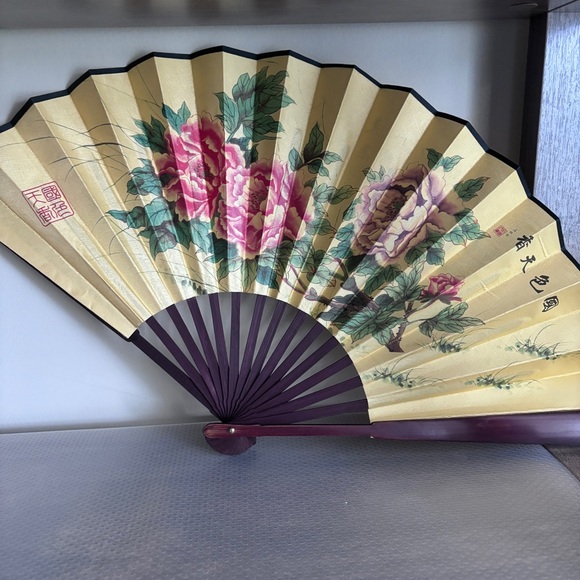Set of 3 Paper Fans - Picture 8 of 10